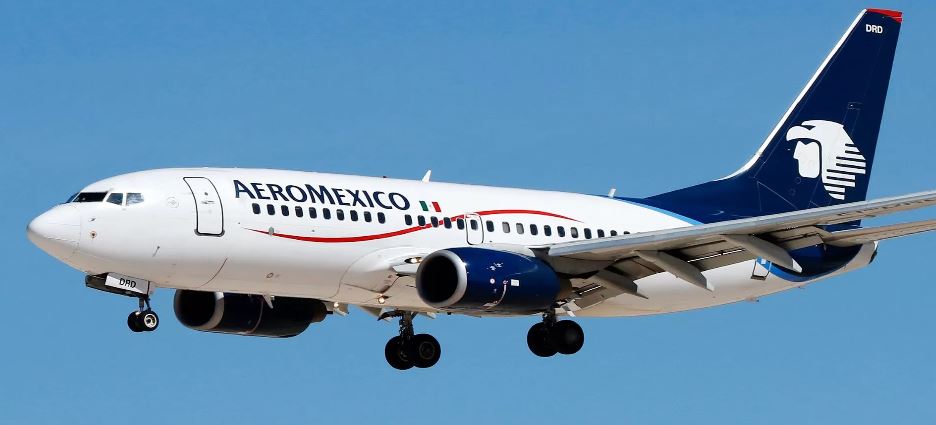 Despega el primer vuelo comercial desde el AIFA
