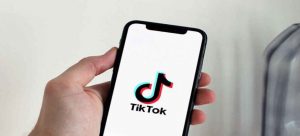 Empleados de TikTok demandan por traumas emocionales
