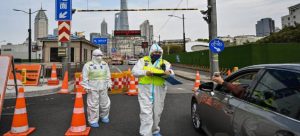 La mitad de la población en Shanghái esta confinada por COVID-19