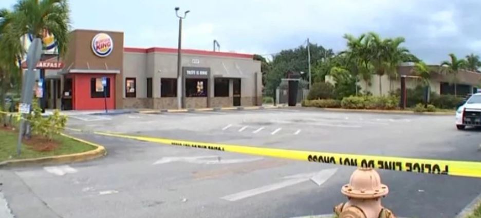 Mujer dispara contra sujeto en Burger King de Miami