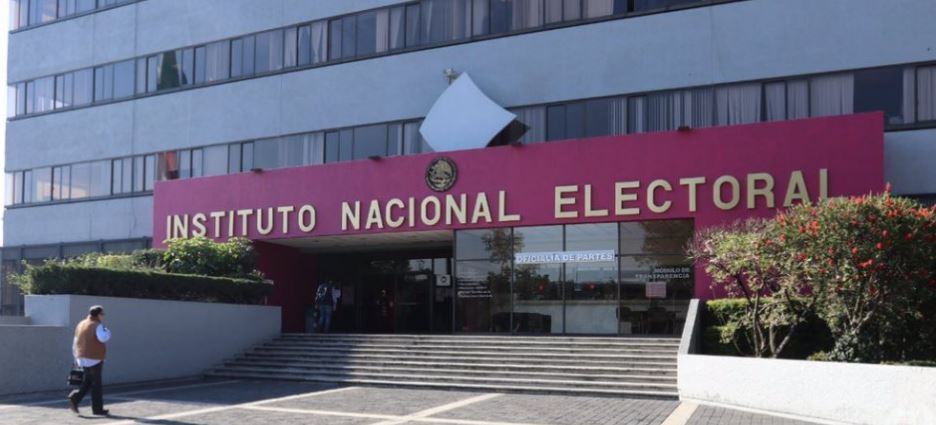 PAN presenta queja ante el INE contra AMLO