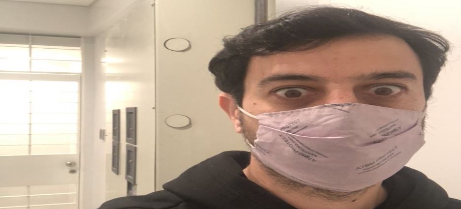 Queda encerrado al interior de un banco
