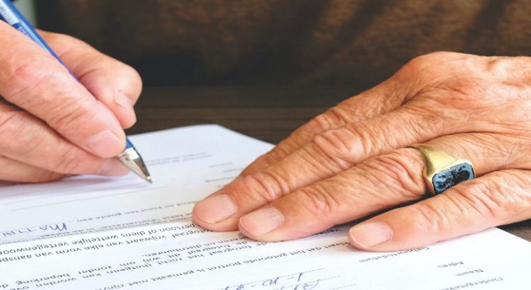 Adultos mayores pueden hacer su testamento gratis