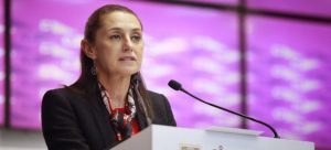 Claudia Sheinbaum acusa de traición a la patria