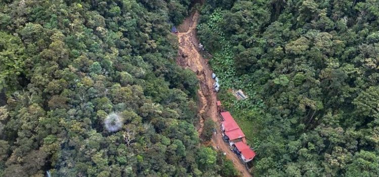 Derrumbe en mina deja al menos 10 muertos en Colombia