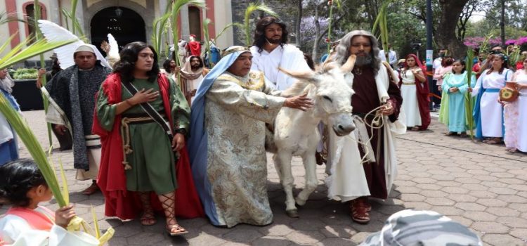 Domingo de Ramos en Iztapalapa con saldo blanco