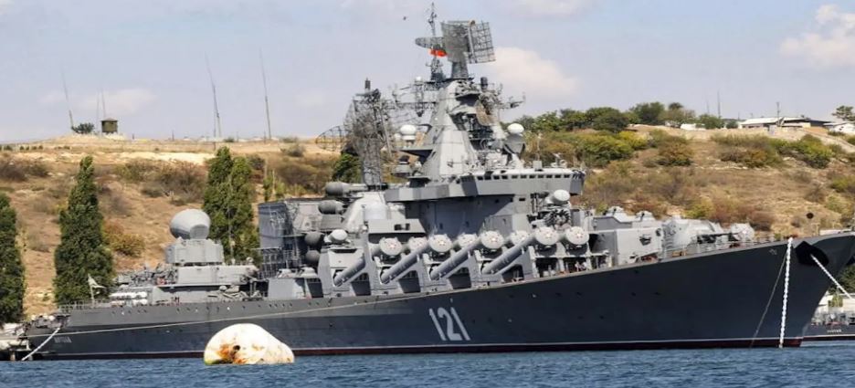 Hunden el buque de guerra “Moskva” en el mar Negro