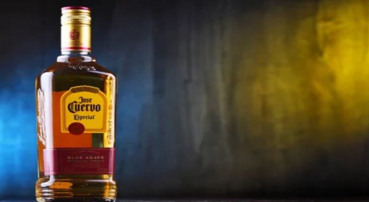 Niña lleva tequila al kínder y lo comparte entre sus compañeritos