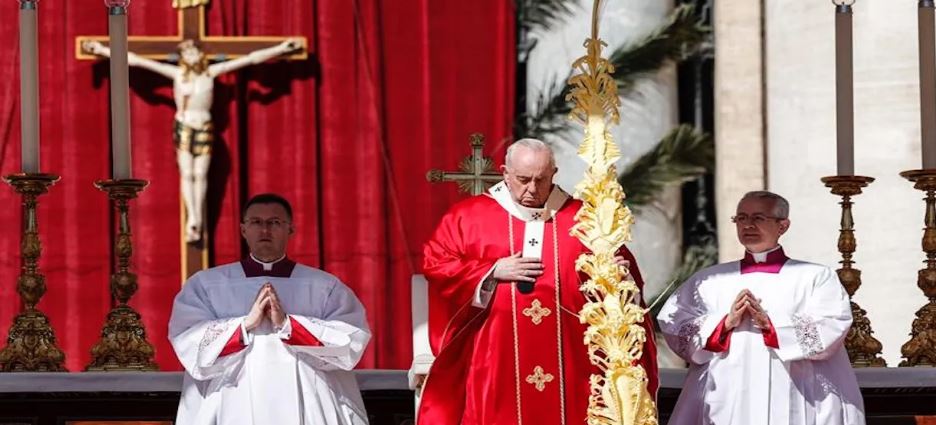 Papa Francisco lamenta “locura de la guerra”