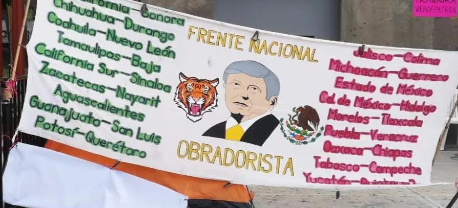 Simpatizantes de AMLO instalan plantón afuera de Cámara de Diputados