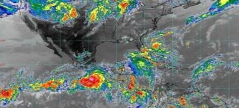 Agatha se intensifica a huracán categoría 2