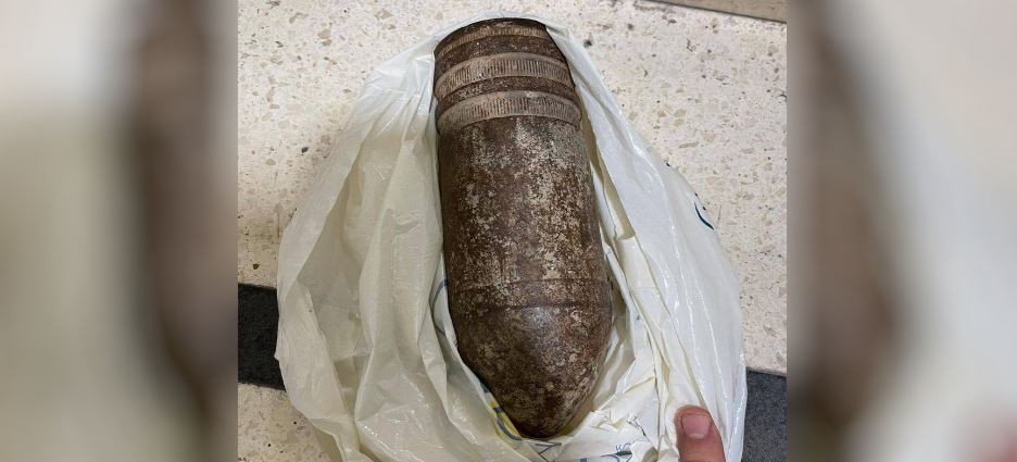 Familia de turistas causa pánico por su “souvenir” de vacaciones