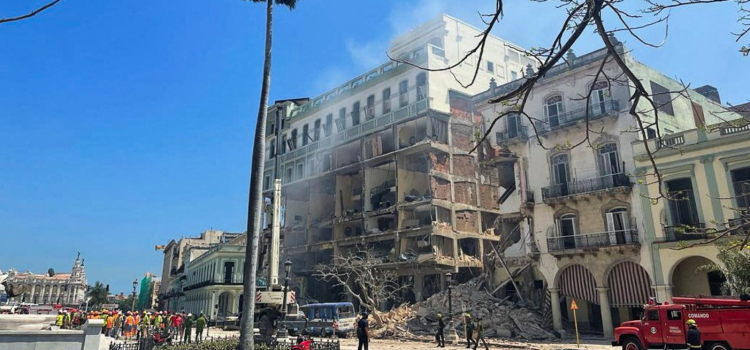 Gran explosión registrada en Hotel Saratoga de Cuba, Ebrard asegura que gira se mantiene.