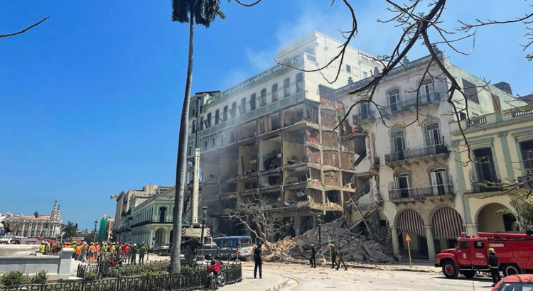 Gran explosión registrada en Hotel Saratoga de Cuba, Ebrard asegura que gira se mantiene.