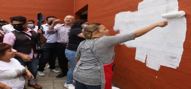 Locatarios del Mercado Juárez participan en elaboración de Gran Mural