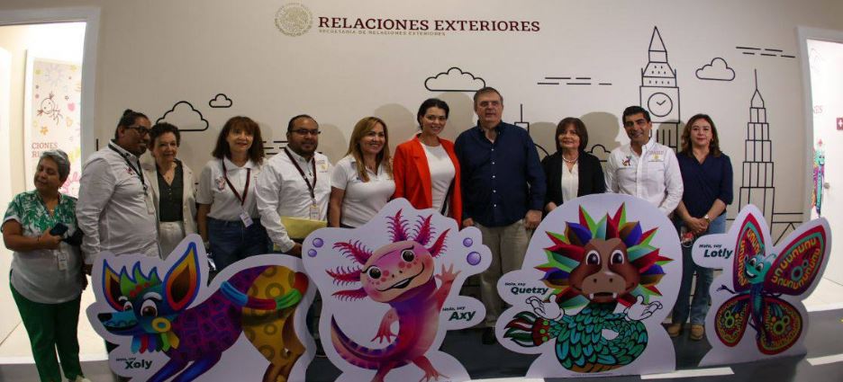 Marcelo Ebrard inaugura oficina de pasaportes