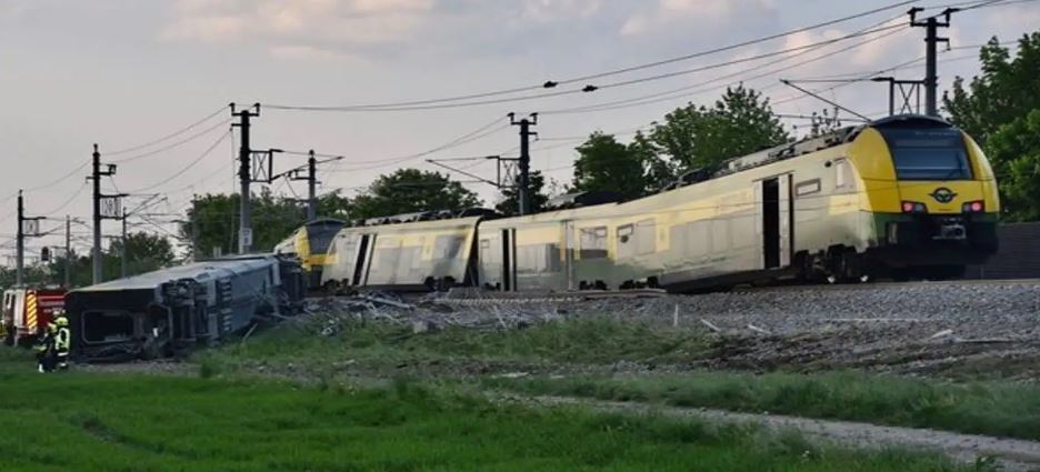 Se descarrila tren en Austria y deja saldo fatal