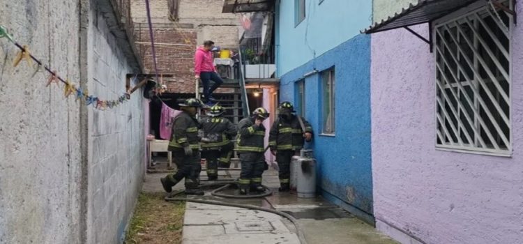 Incendio en la vecindad en la calle Nopal