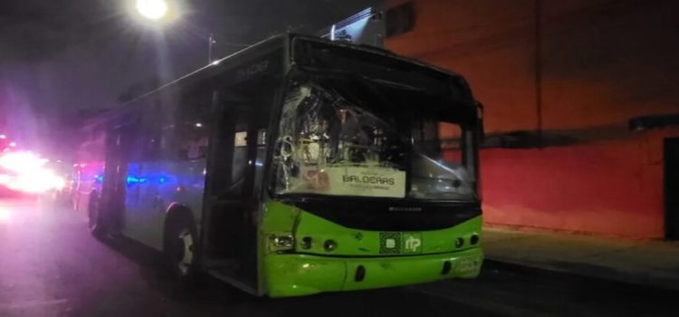 Accidente entre dos unidades de transporte público