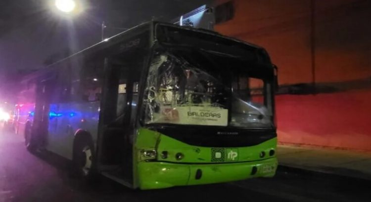 Accidente entre dos unidades de transporte público