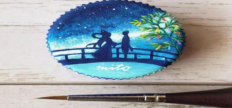 Artista japonesa crea obras de arte en las tapas de las botellas