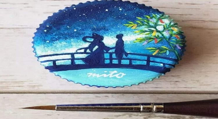 Artista japonesa crea obras de arte en las tapas de las botellas