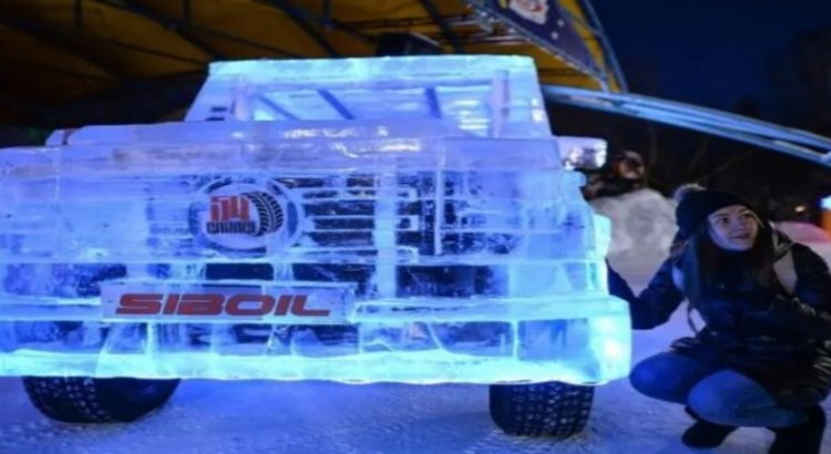 Construyó un auto con bloques de hielo, ¡y funciona!