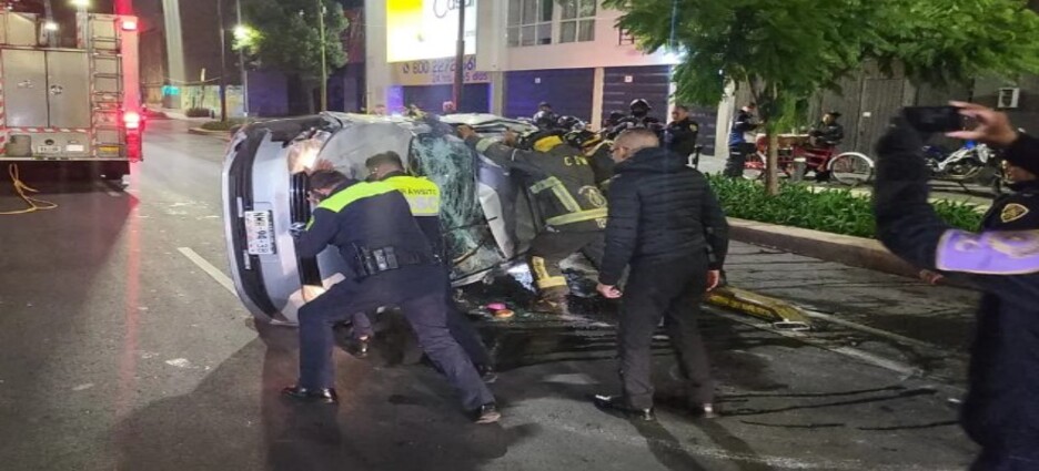 Cinco personas lesionadas en volcadura de la colonia Roma