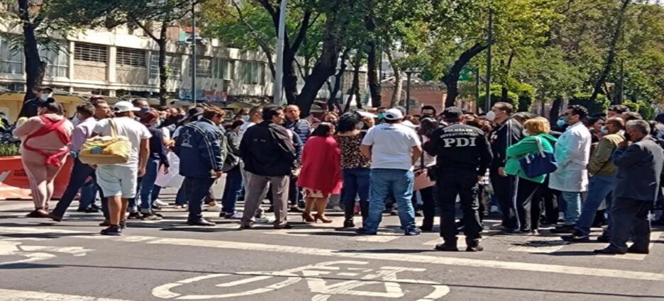 Empleados de la Fiscalía protestan por exámenes de permanencia