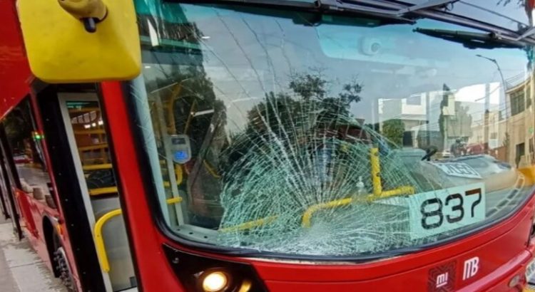 Línea 7 del Metrobús atropelló a un hombre