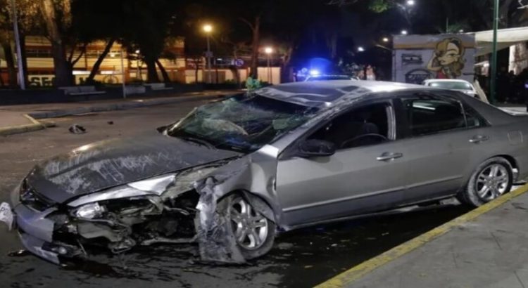 Automóvil terminó volcado en la calzada San Antonio Abad