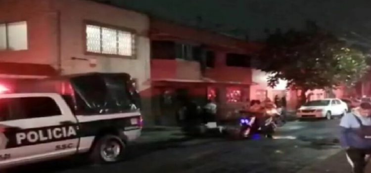 Dos intoxicados en incendio de la colonia Nueva Tenochtitlán