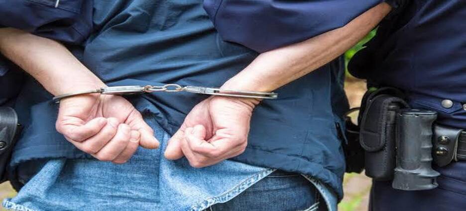 Detienen a taxista señalado de presuntos robos violentos a tiendas Oxxo