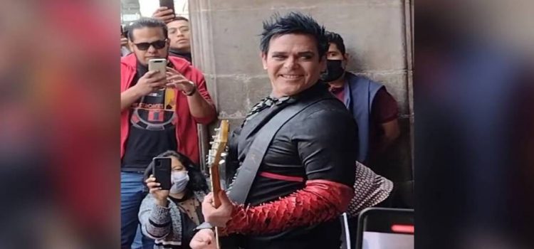 Captan al guitarrista de Rammstein tocando en el Zócalo