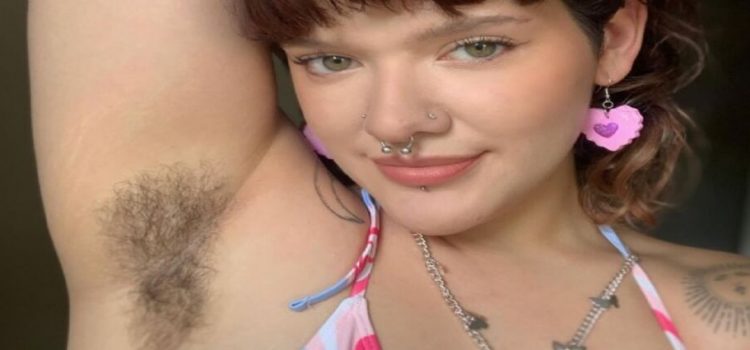 Joven muestra sus axilas en Only Fans y se vuelve famosa