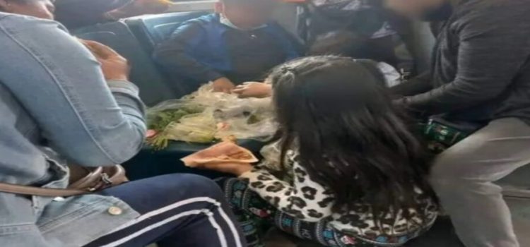 Familia se vuelve viral al comer taquitos en el Metro