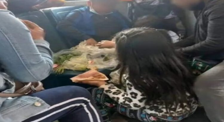 Familia se vuelve viral al comer taquitos en el Metro