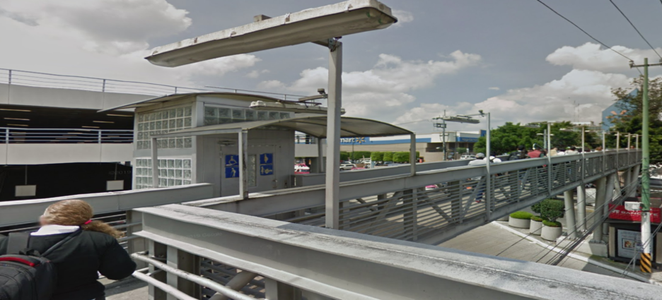 Mujer sobrevive a caída de 4 metros de altura