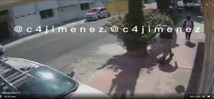 Un hombre uniformado es captado tocando a una niña en CDMX