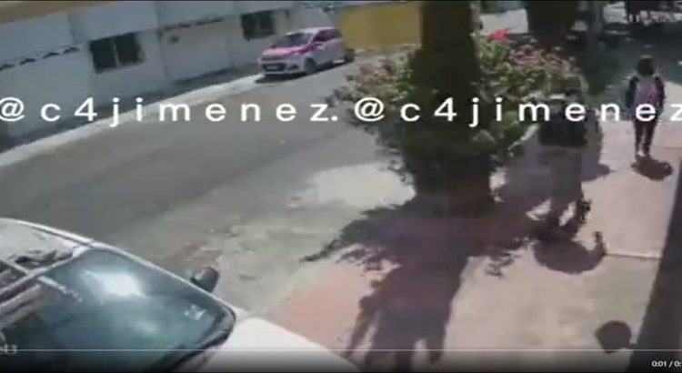 Un hombre uniformado es captado tocando a una niña en CDMX