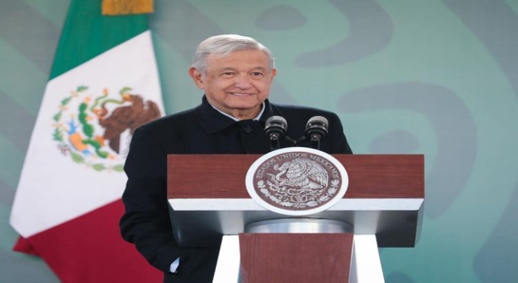 “Presume” AMLO mejor posición que Joe Biden en encuesta