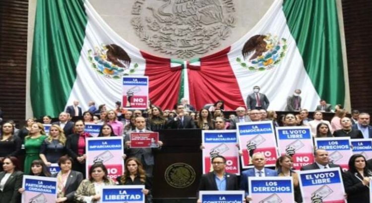 Opositores rechazan reforma electoral; pero se aprueba plan b de AMLO