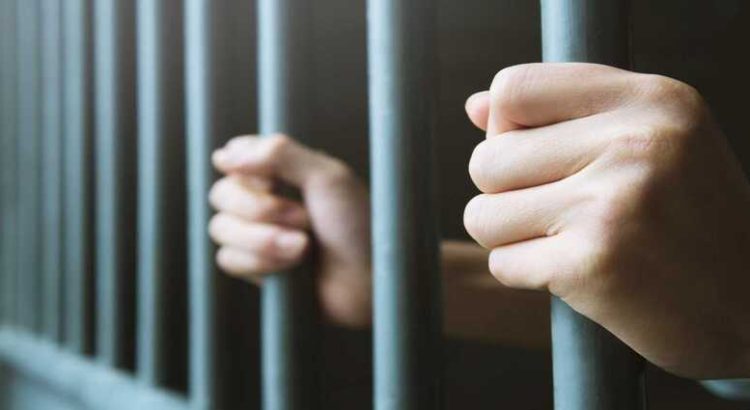 Sentenciado a 115 años de cárcel por abusar 10 veces de una menor