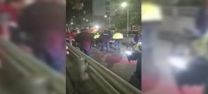 Trataba de huir de la policía y terminó volcado