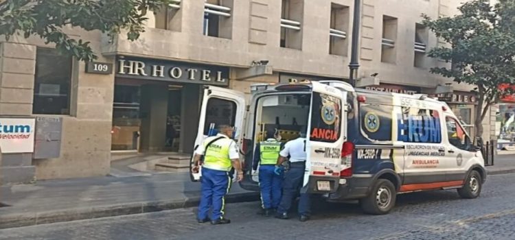 Encuentran a una mujer mayor sin vida en un hotel