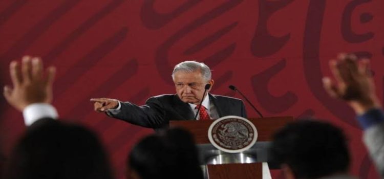 AMLO arremete de nuevo contra medios de comunicación