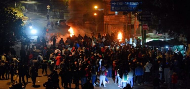 Enfrentamiento entre habitantes de San Gregorio Atalpulco, en Xochimilco y policías