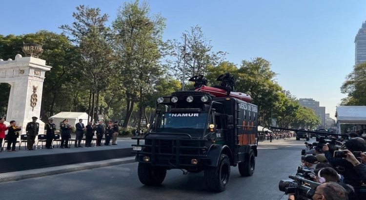 Policías y bomberos de la Ciudad de México fueron reconocidos