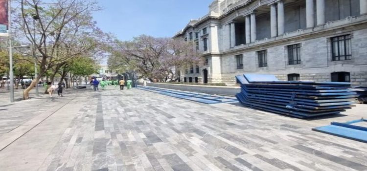 Blindan monumentos y edificios del gobierno por la marcha del 8 de marzo