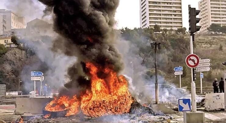 Aprueban en Francia reforma a pensiones